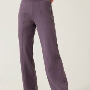 Athleta Retro Plush logo straight leg sweatpants size large Magnolia White EUC